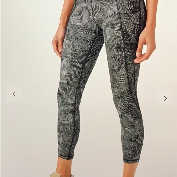 Lululemon Time To Sweat Crop - Picture 4 of 4